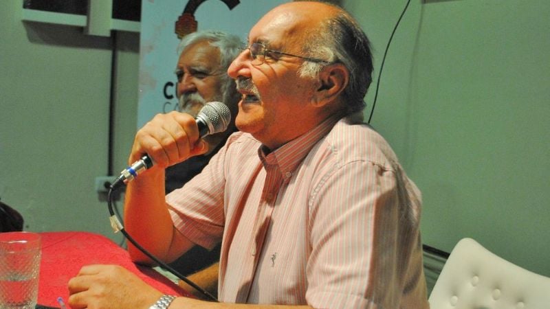 Carlos Leiva presentó sus “Cuentos para leer en la terminal”