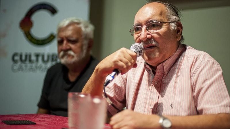 Carlos Leiva presentó sus “Cuentos para leer en la terminal”