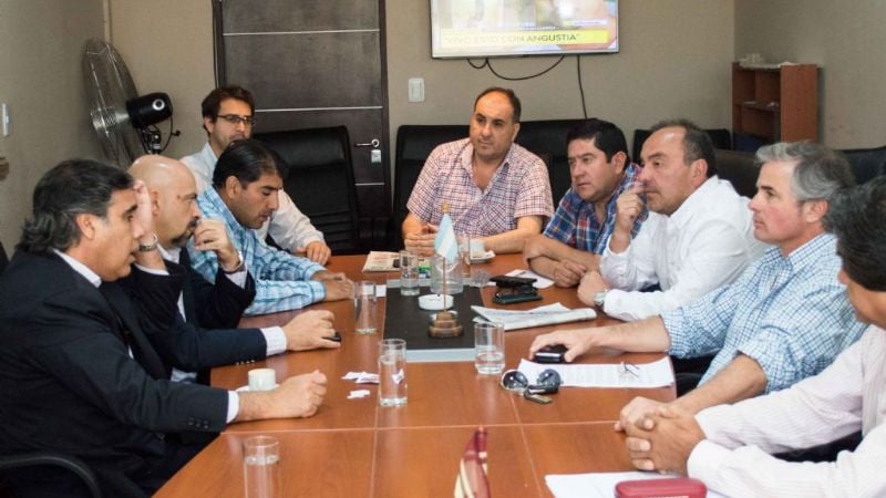 El ministro Chico se reunió con senadores