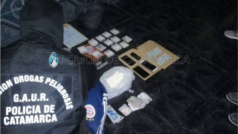 Desbaratan un punto de venta de drogas en el sur de la Capital