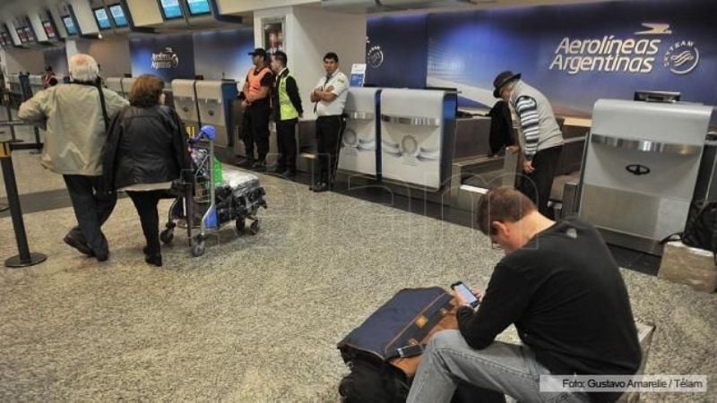 Cancelan 50 vuelos que afectan a 8 mil pasajeros por medida gremial