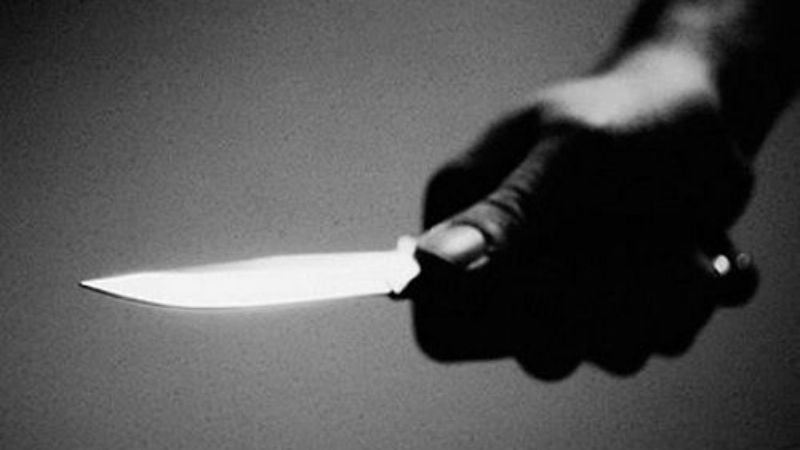 Amenazó a su padre con un cuchillo