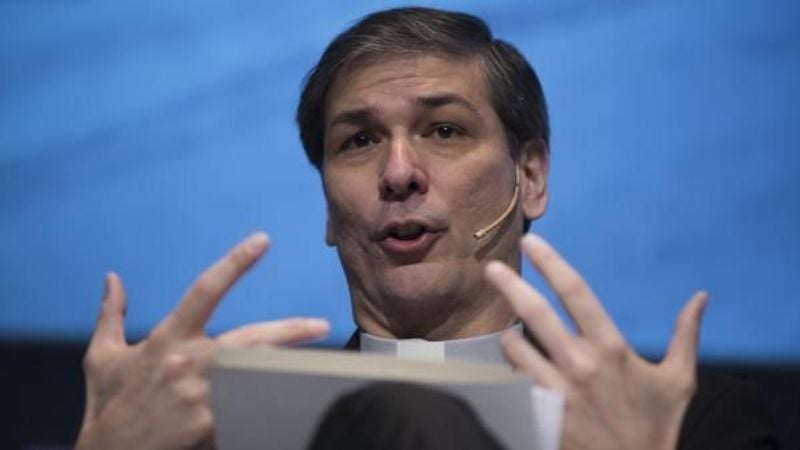 El cura Rodrigo Zarazaga hizo enojar a los empresarios de IDEA