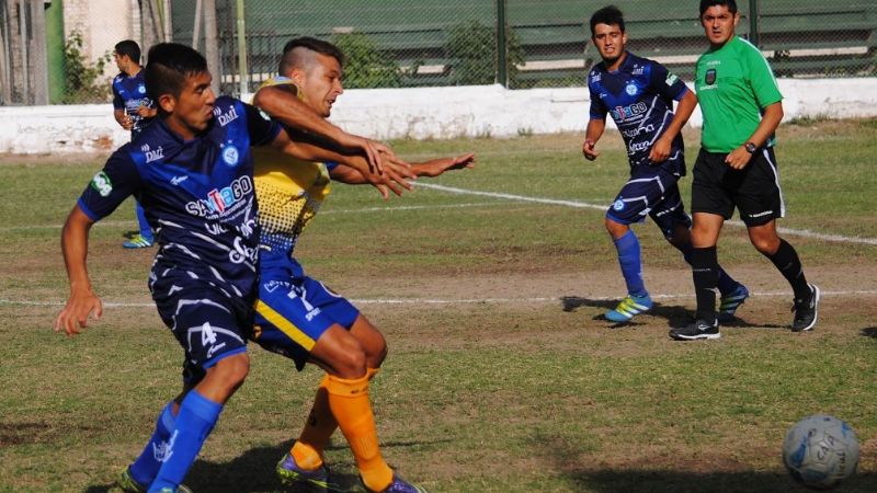 Policial lo tenía, pero entre Vélez y el referí Casasola lo complicaron