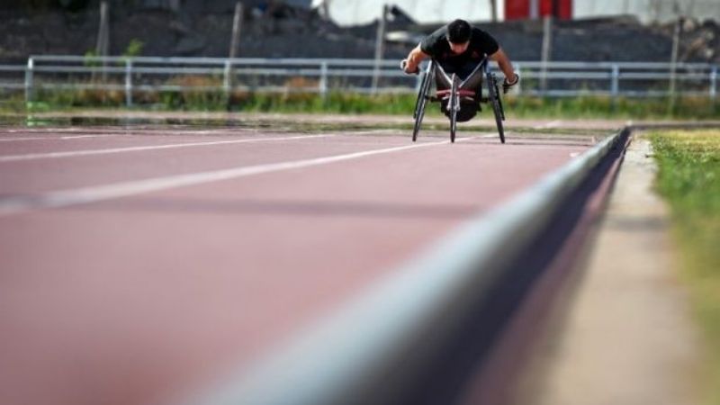 Un paratleta mendocino busca el guinness en mayor distancia recorrida en silla de ruedas
