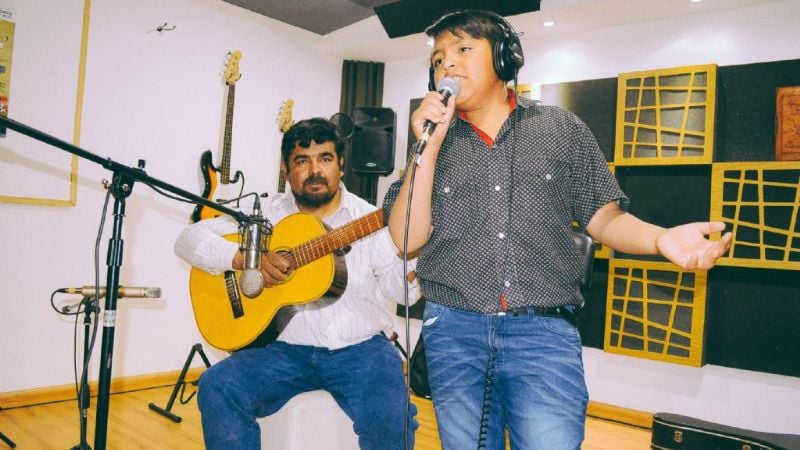 Fernando Medina prepara su disco en la Sala de Grabación