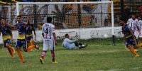 FACUNDO MORALES festeja su gol de cabeza para Policial.