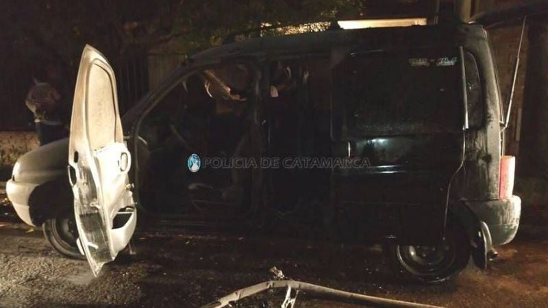 Se prendió fuego una camioneta