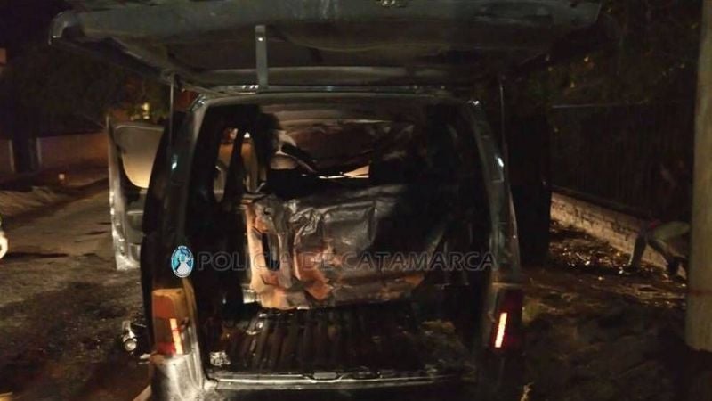 Se prendió fuego una camioneta