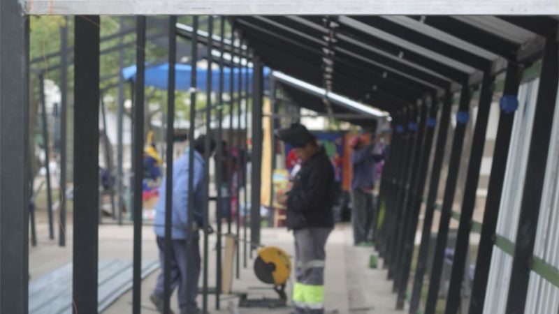 Instalan mayor seguridad para los puestos del Paseo de la Estación