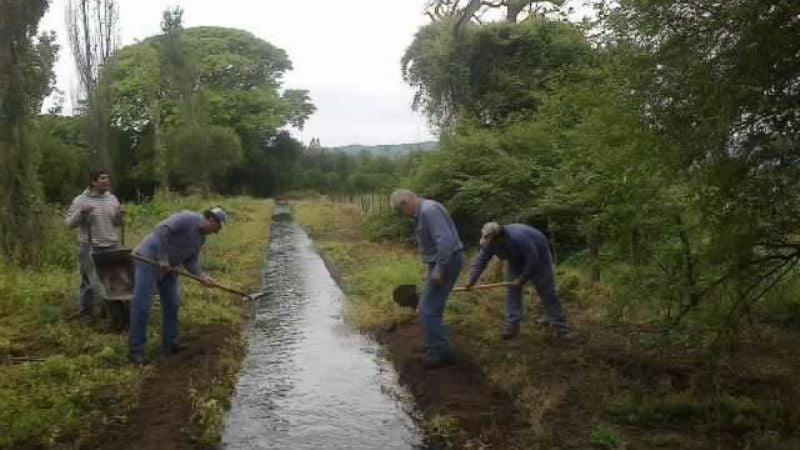 Trabajos de mantenimiento en los sistemas de riego del interior