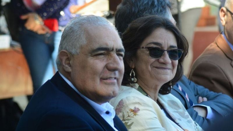 El vicegobernador y senadores en la entrega de motos y equipamiento para Salud