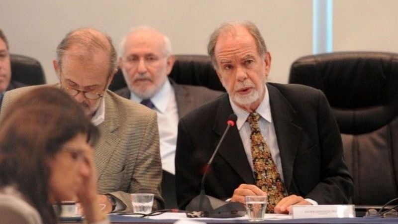 Nombran a González Fraga como director en Papel Prensa