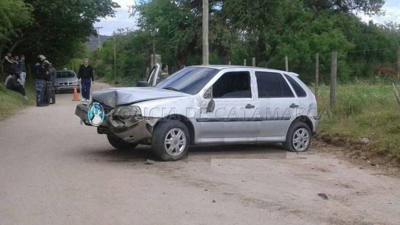 Chocó contra un poste y murió
