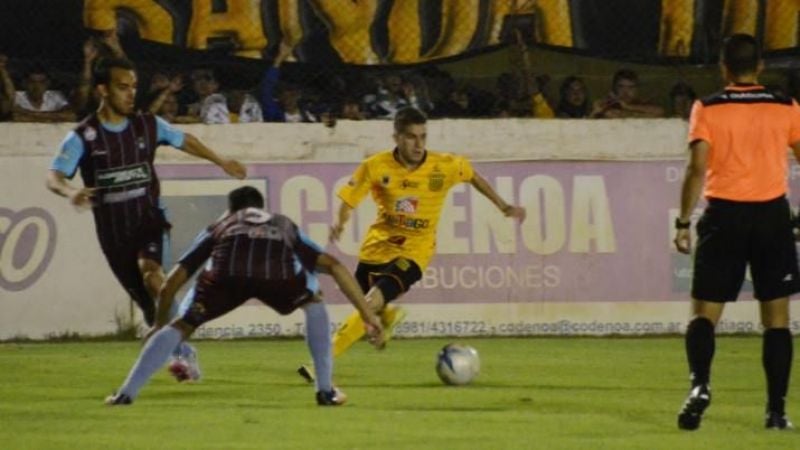 Con un penal polémico, Aconquija perdió 0-1 ante Mitre