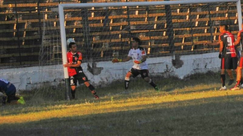 Policial sigue comprometido y Defensores perdió en Santiago