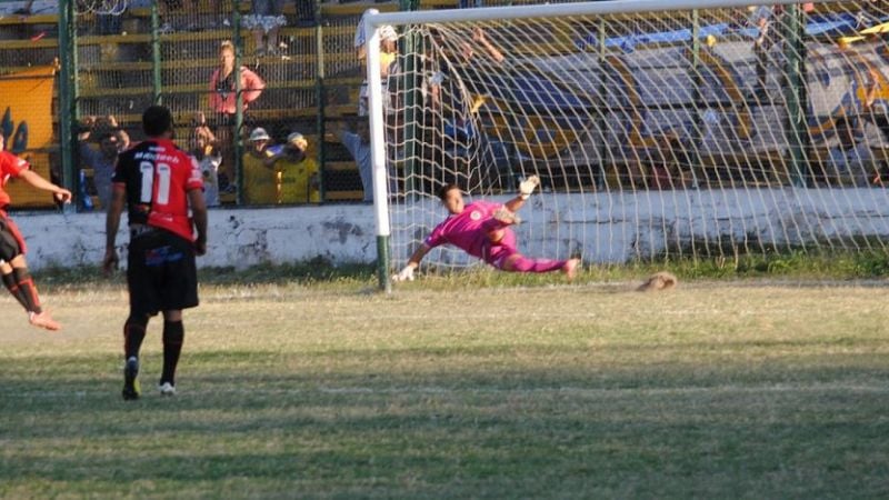 Policial sigue comprometido y Defensores perdió en Santiago