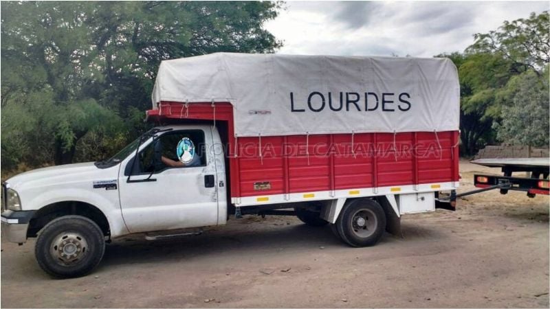 Denunció que diez hombres le robaron 50 mil pesos