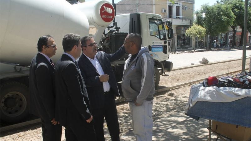 Funcionarios nacionales supervisaron la reubicación de vendedores callejeros