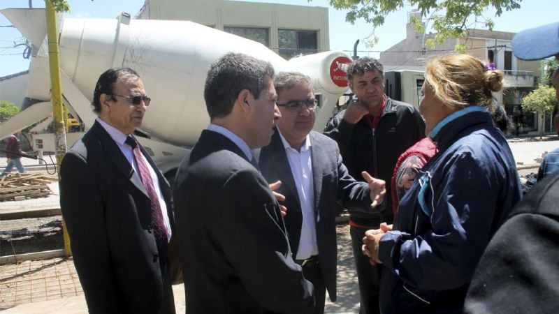 Funcionarios nacionales supervisaron la reubicación de vendedores callejeros