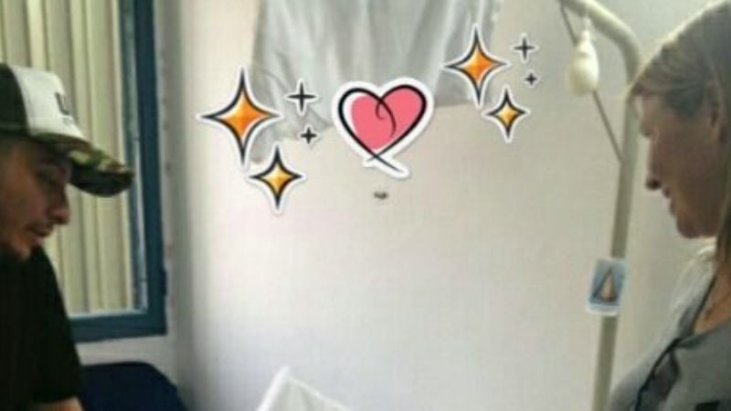 Damián Córdoba visitó a una paciente en el Hospital