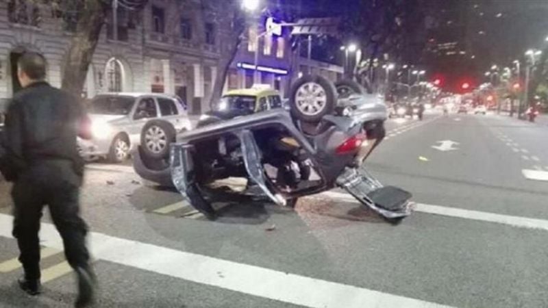 Alcoholizado, funcionario de Macri chocó con un auto oficial