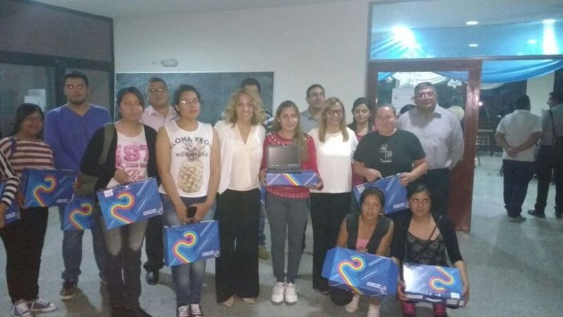 Entregaron más de 50 netbooks en Fiambalá