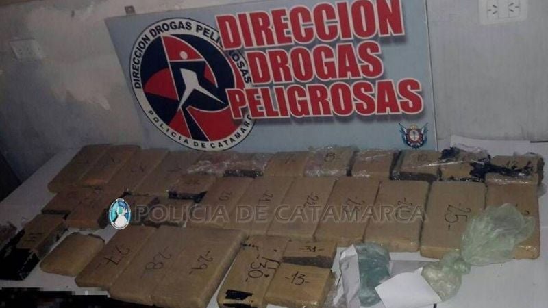 Incautaron 30 kilos de marihuana y medio kilo de pasta base de cocaína