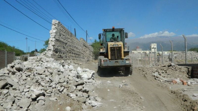 Demolición la muralla de la ex -cárcel
