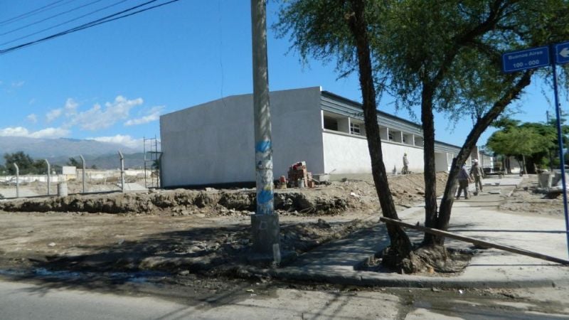 Demolición la muralla de la ex -cárcel