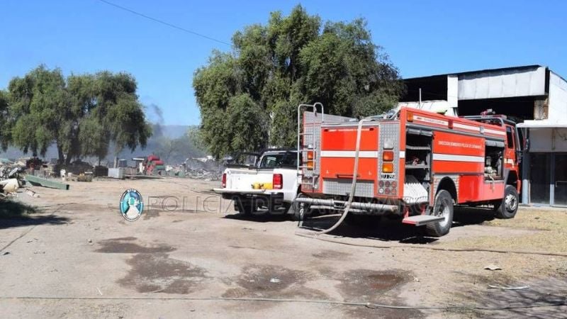 Voraz incendio en El Pantanillo