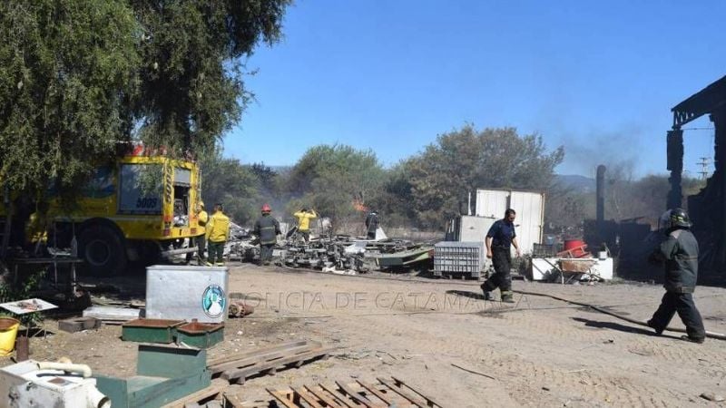 Voraz incendio en El Pantanillo