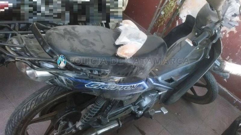 Robaron una moto, la destrozaron y abandonaron