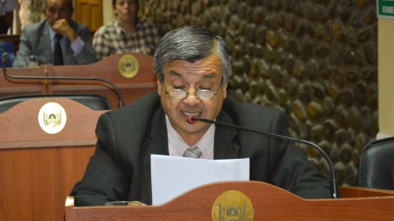 Sanción definitiva a la ley que prohíbe bordados en uniformes escolares