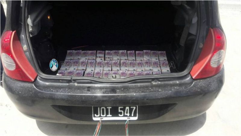 Detienen a un hombre y una mujer con $350.000 robados