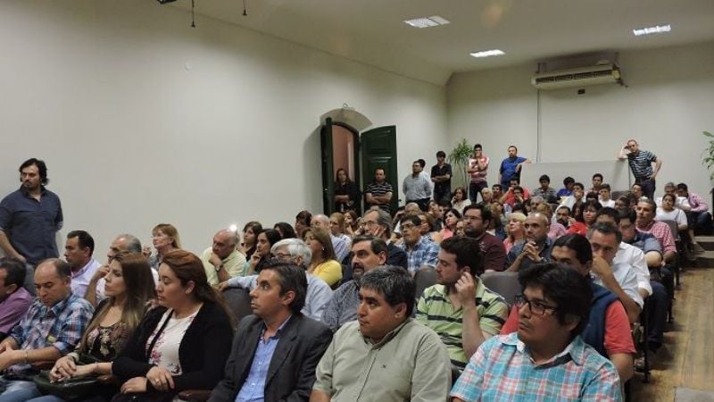 Distintas expresiones políticas recordaron los 33 años de democracia