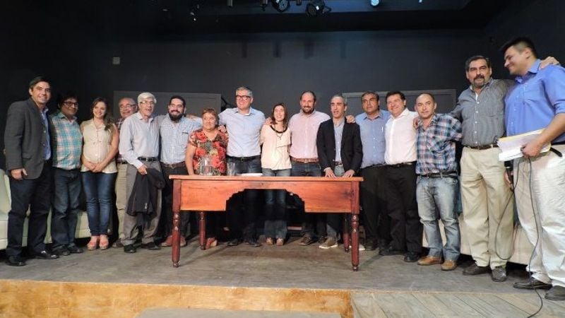 Distintas expresiones políticas recordaron los 33 años de democracia