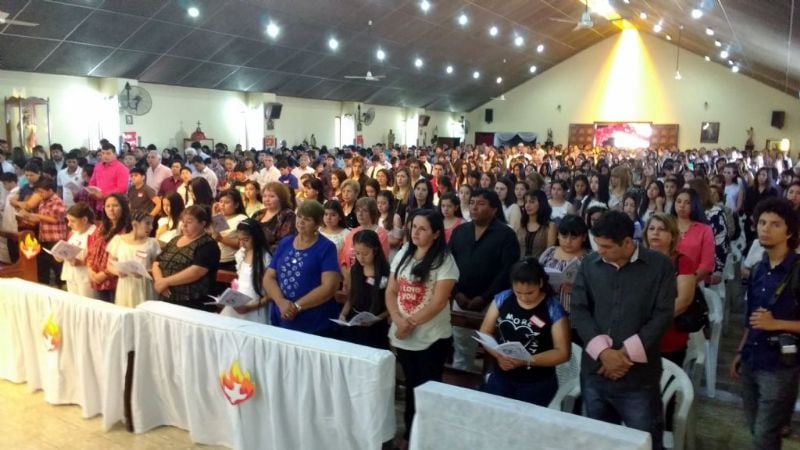 Unos 150 jóvenes y adultos fueron confirmados en Santa Rosa de Lima