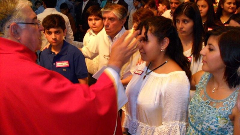 Unos 150 jóvenes y adultos fueron confirmados en Santa Rosa de Lima