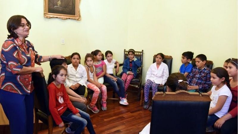 La Gobernadora recibió la visita de alumnos de Telaritos