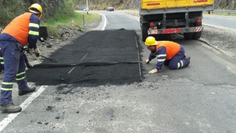 Mantienen prevención por obras de bacheo en Cuesta del Totoral
