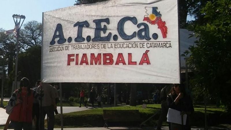 Levantaron la carpa de docentes frente a Casa de Gobierno