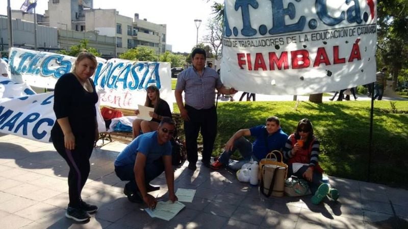 Levantaron la carpa de docentes frente a Casa de Gobierno