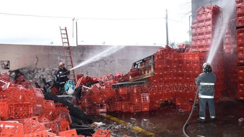 Incendio en depósito de la Coca Cola