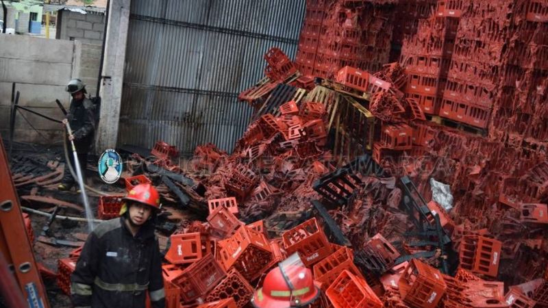 Incendio en depósito de la Coca Cola