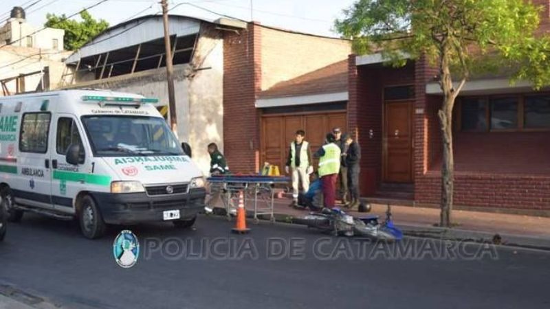 Se cayó de la moto en pleno centro