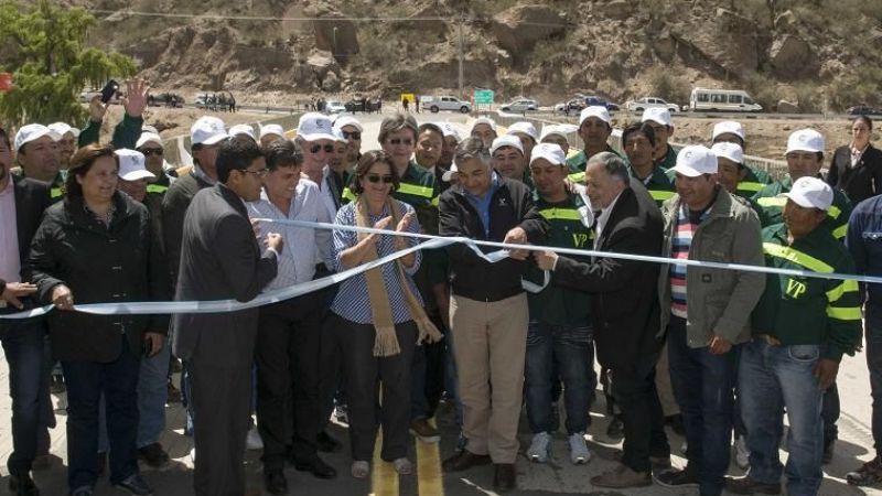 En el Día del Camino, la gobernadora inauguró un puente en Villa Vil