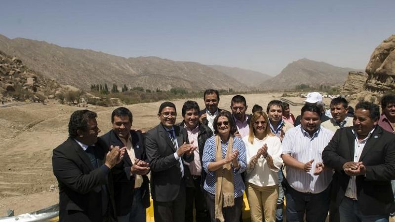 En el Día del Camino, la gobernadora inauguró un puente en Villa Vil