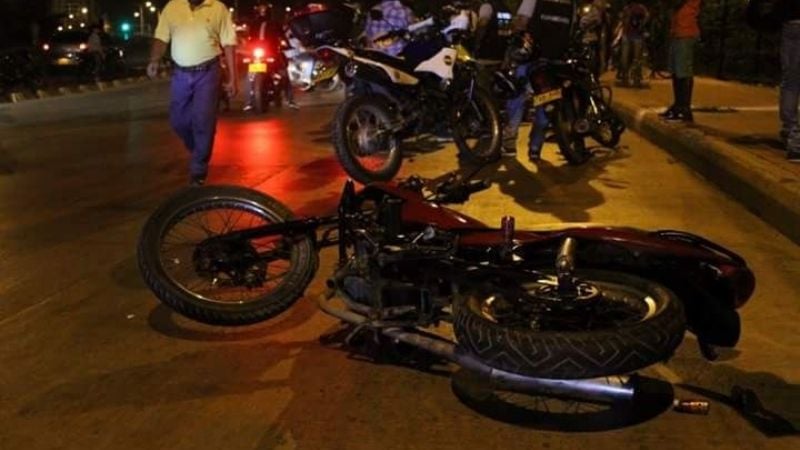 Joven se fracturó el peroné en un accidente de motos