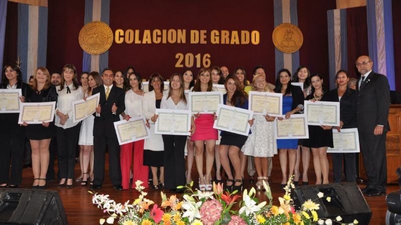 Nuevos egresados en la Facultad de Derecho